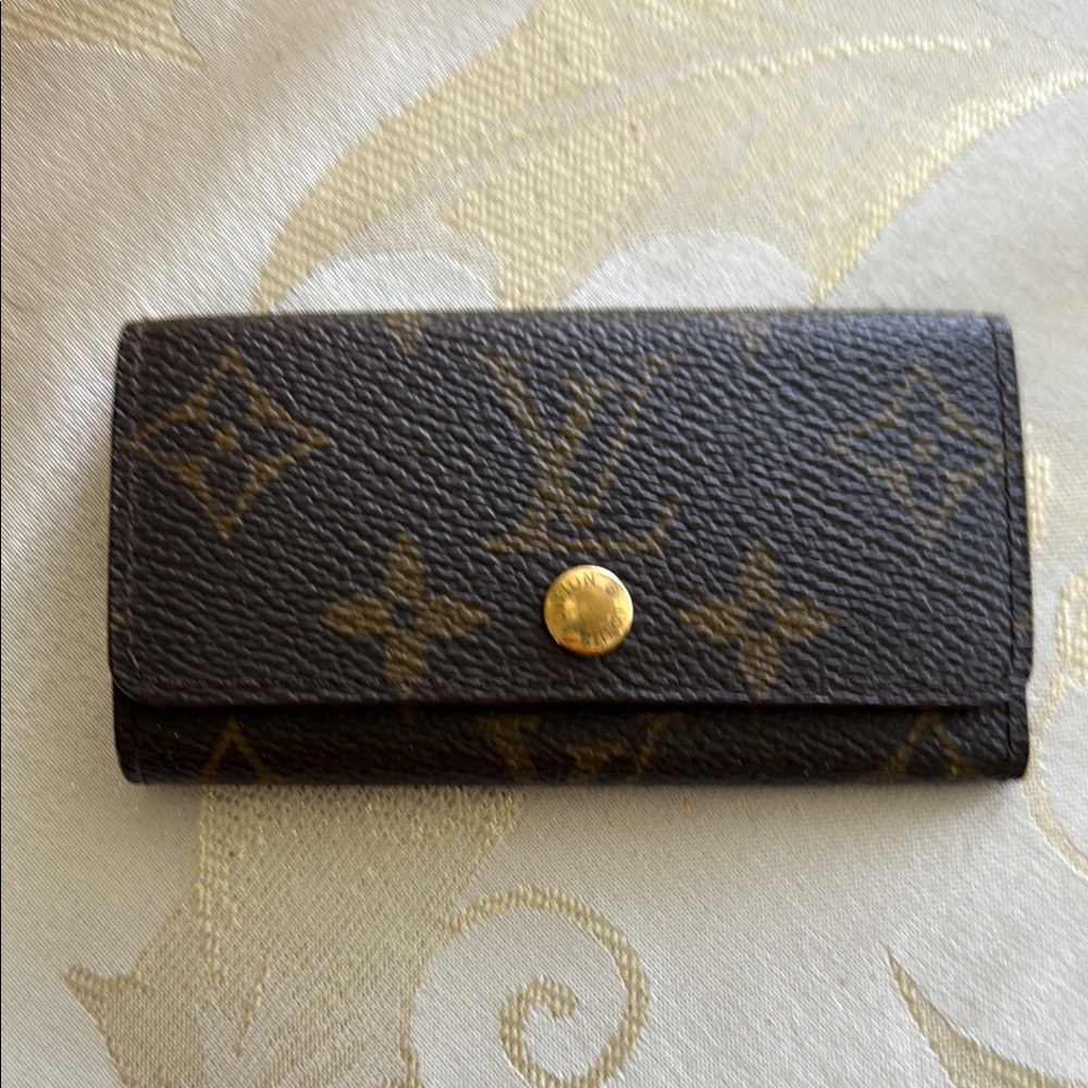 Louis Vuitton Monogram Key Holder - Picture 1 of 5